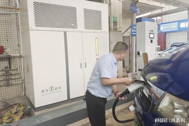 leyu乐鱼官方官网直流电动汽车充电站：鞭策交通能源改革的枢纽设备(图2)